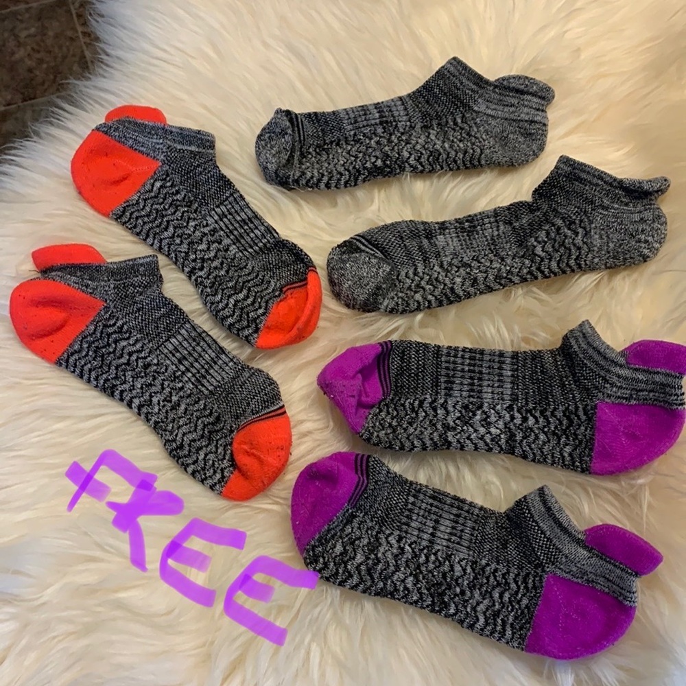 FREE w purchase. Runner grip tab socks